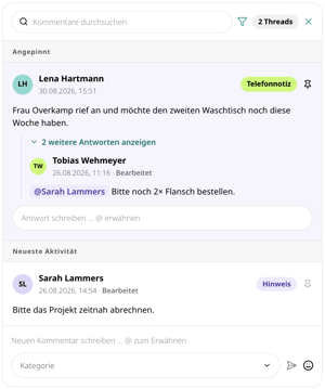 Kommentar-Panel in conmeet: angepinnte Telefonnotiz von Lena Hartmann zum zweiten Waschtisch, Antwort mit @-Erwähnung von Sarah Lammers und neuester Hinweis, das Projekt zeitnah abzurechnen