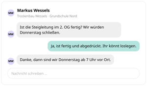 Projektchat Grundschule Nord in conmeet: Markus Wessels von Trockenbau Wessels fragt, ob die Steigleitung im 2. OG fertig ist, die Antwort bestätigt sie als abgedrückt, Wessels kündigt den Einsatz für Donnerstag an